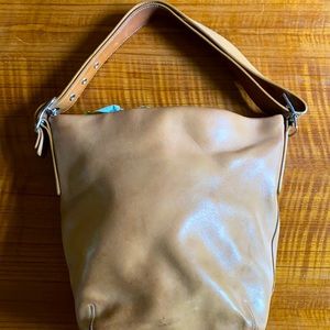 Coach 10x10x4 bucket bag w zip and slip pockets